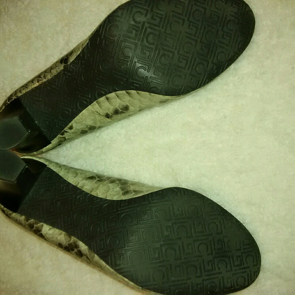 Shoes - Picture 4 of 4